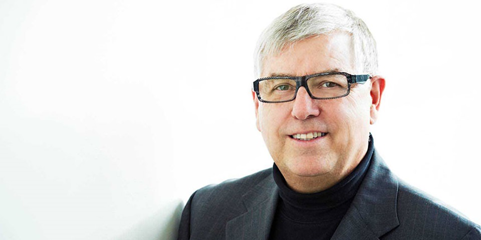 Alan-white-backdrop-Site .