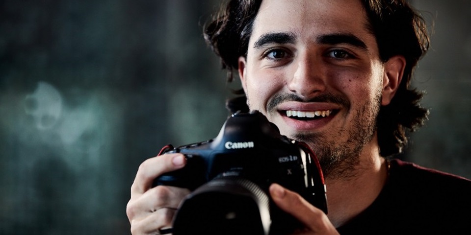 Creative_Study_860x480 Murdoch student holding camera
