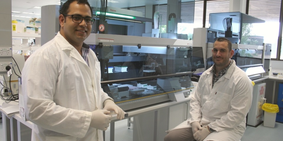 Dr Sam Abraham and Dr Mark ODea in lab
