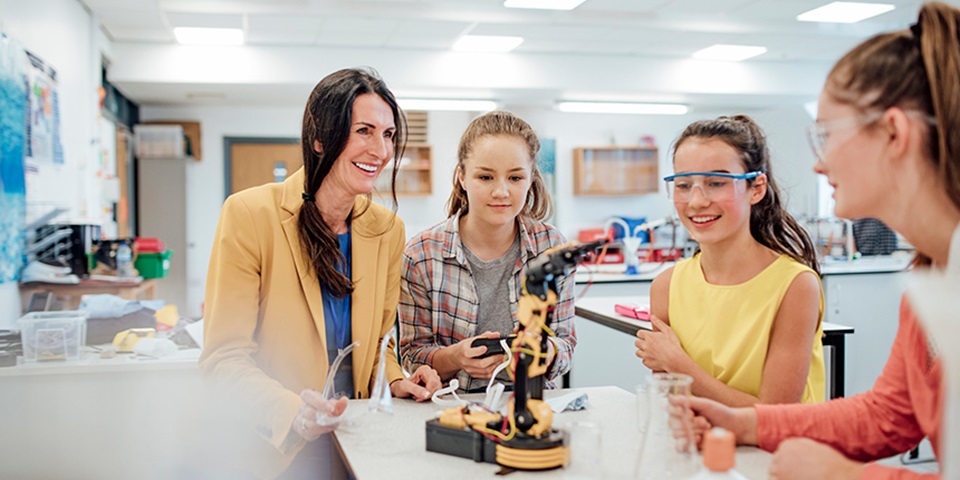 Girls-and-STEM-feature