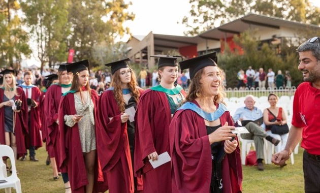 Graduation_Feature