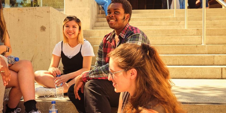 I don't know what to study feature (860 ? 480 px) Group of students sitting on steps smiling and having fun