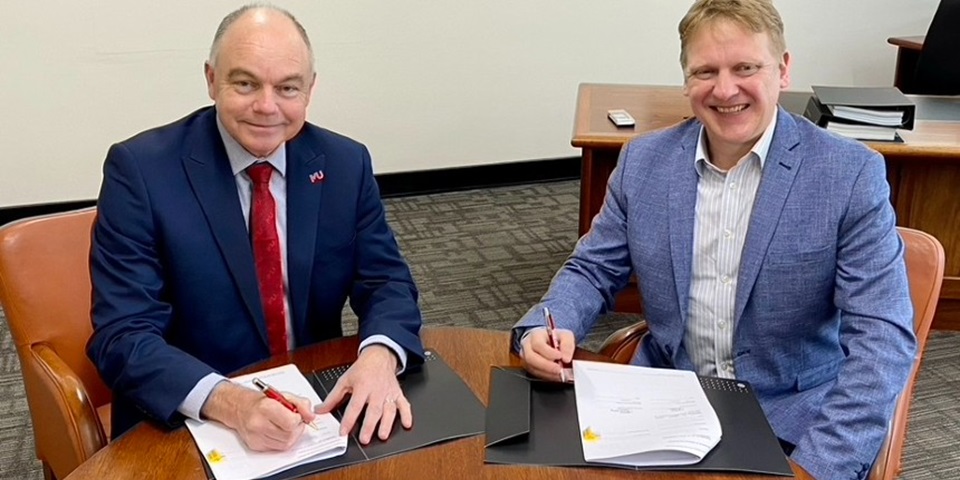 Murdoch University Vice Chancellor Professor Andrew Deeks and Kaplan's Steve Knussen signing agreement for new student college