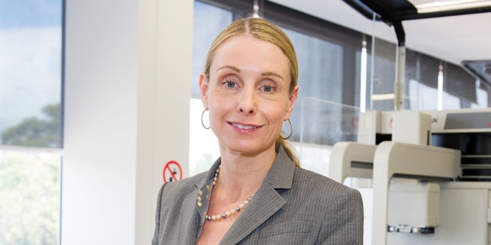 Professor Elizabeth Phillips in her lab