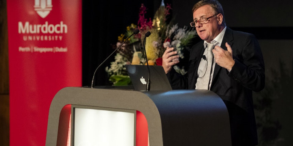 Professor Jeremy Nicholson presenting the Sir Walter Murdoch Lecture 2018