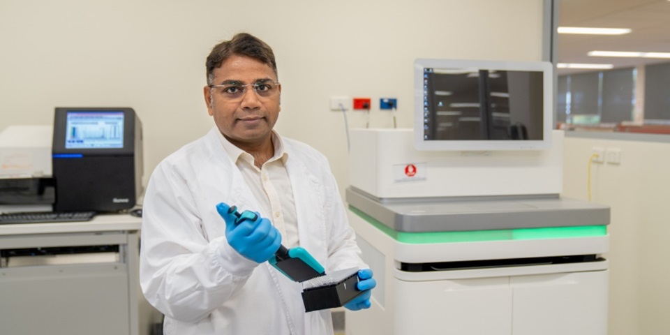Rajeev in lab 860