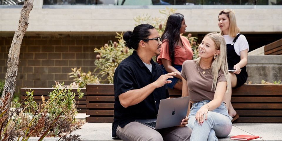 RPL_feature Murdoch students on campus