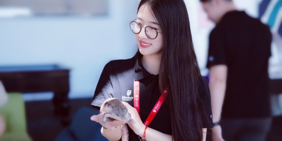 Shuang Feature image 860 x 480 px (19) Murdoch student smiles while holding lizard