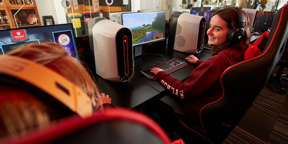 Student gaming Female student gaming