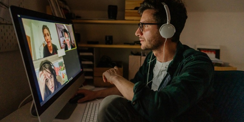 Study online - 840 x 480 Study online - 840 x 480