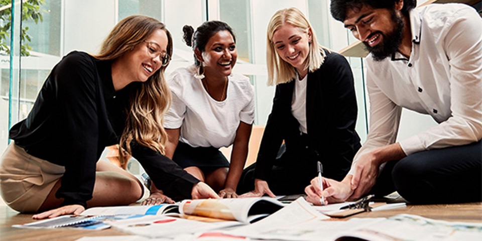 Why study business at Murdoch Uni? Murdoch University business school students working together